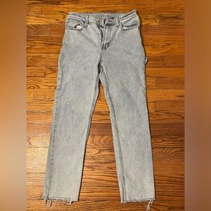 Stretch material jeans with cool pocket fringe at the bottom
